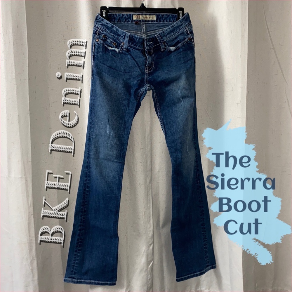 ⭐️BKE Distressed & Embroiderd Bootcut Sierra Jeans by Buckle 26x31.5 👖
